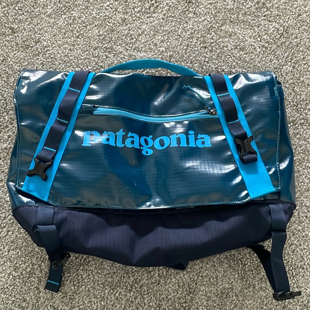 Patagonia Blue and Navy Black Hole Messenger Bag
